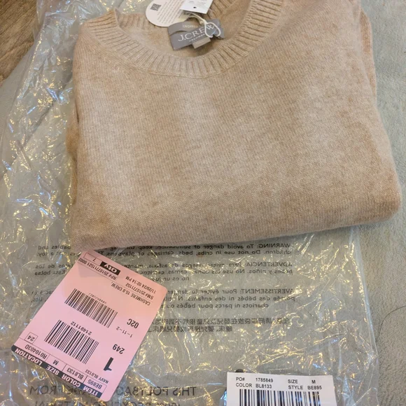 Cashmere shrunken crewneck sweater J. Crew Light Beige Crew Neck Sweater - Picture 5 of 8
